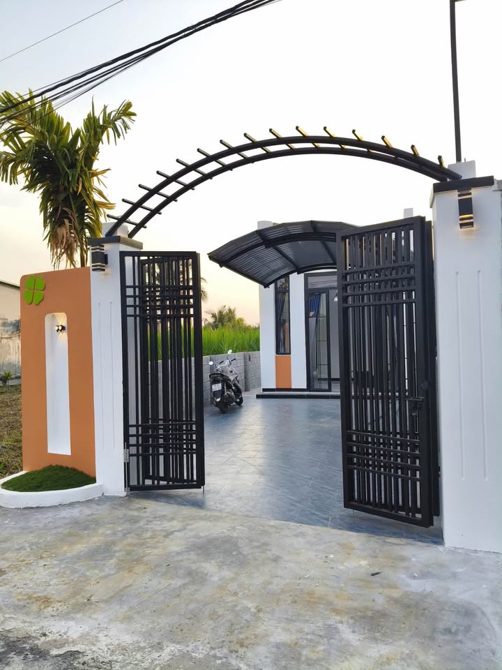 Nhà Riêng Hòa Thành 155m² - Ô tô vào tận nhà, Sổ đỏ sẵn!