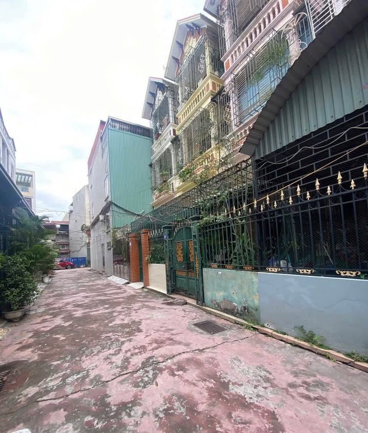 Nhà riêng Nguyễn Thị Thuận 62m² - Ô tô đỗ cửa, sổ hồng!