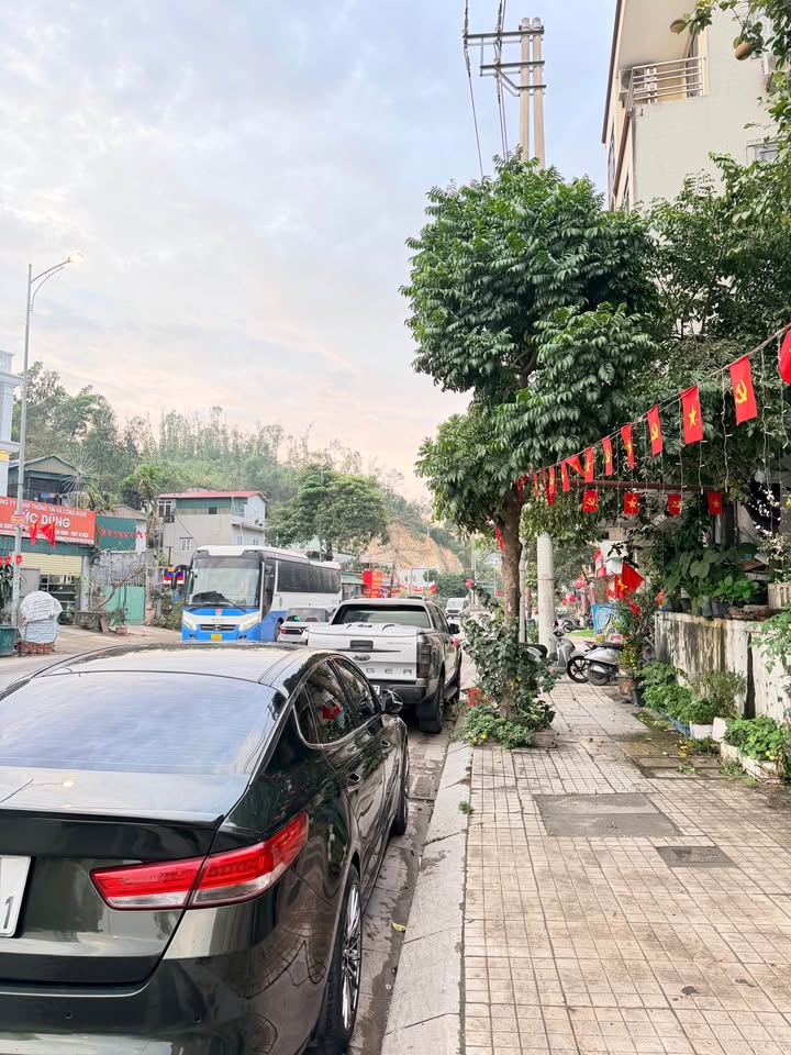 Bán đất tặng nhà 79m² mặt tiền Hà Trung, Hạ Long - Chỉ 1.7 tỷ