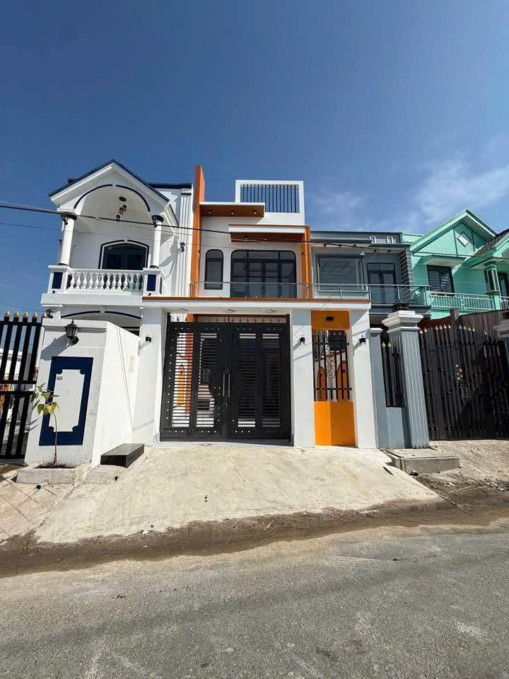 Nhà phố Cần Giuộc 78m² giá 2.39 tỷ - Mặt tiền kinh doanh