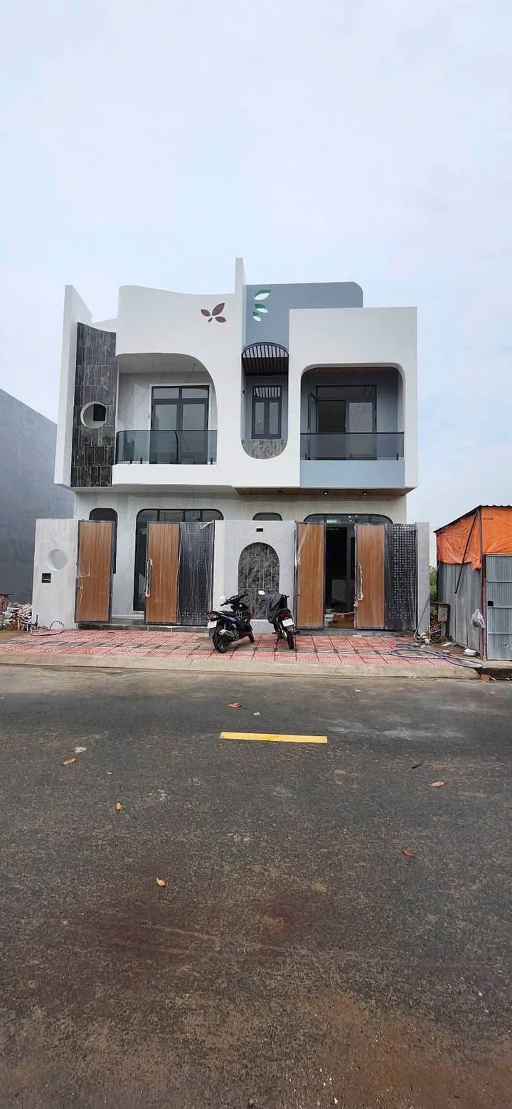 Nhà Phố Hưng Long Bình Chánh 80m² - Full Nội Thất Cao Cấp, Giá 3.95 Tỷ