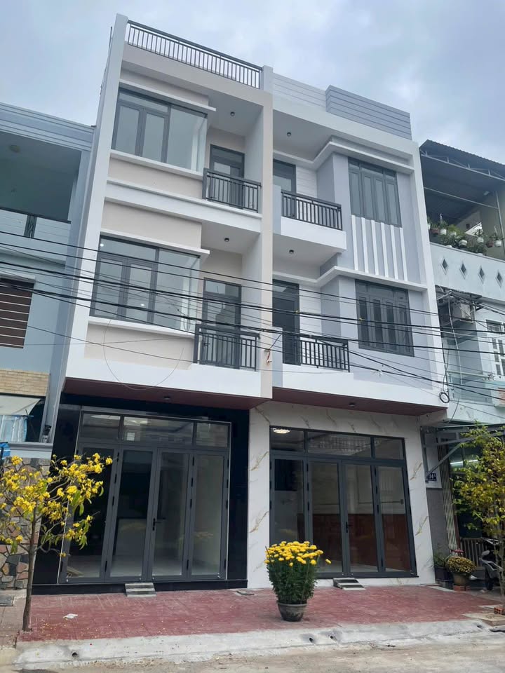 Bán Gấp Nhà Mặt Tiền Quy Nhơn 43m² - Kinh Doanh Sầm Uất