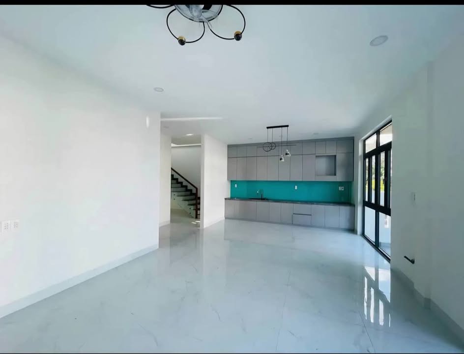 Nhà 2 Tầng Nguyễn Tất Thành, Huế - 126m², 3PN, Oto Tận Nơi, Giá 2.9 Tỷ