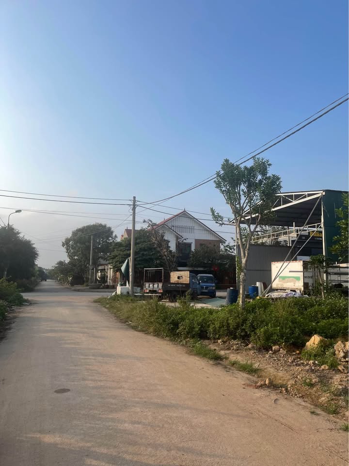 Đất nền Quảng Đông, Thanh Hóa 100m² - Sổ đỏ vuông vắn, 2 ô tô tránh