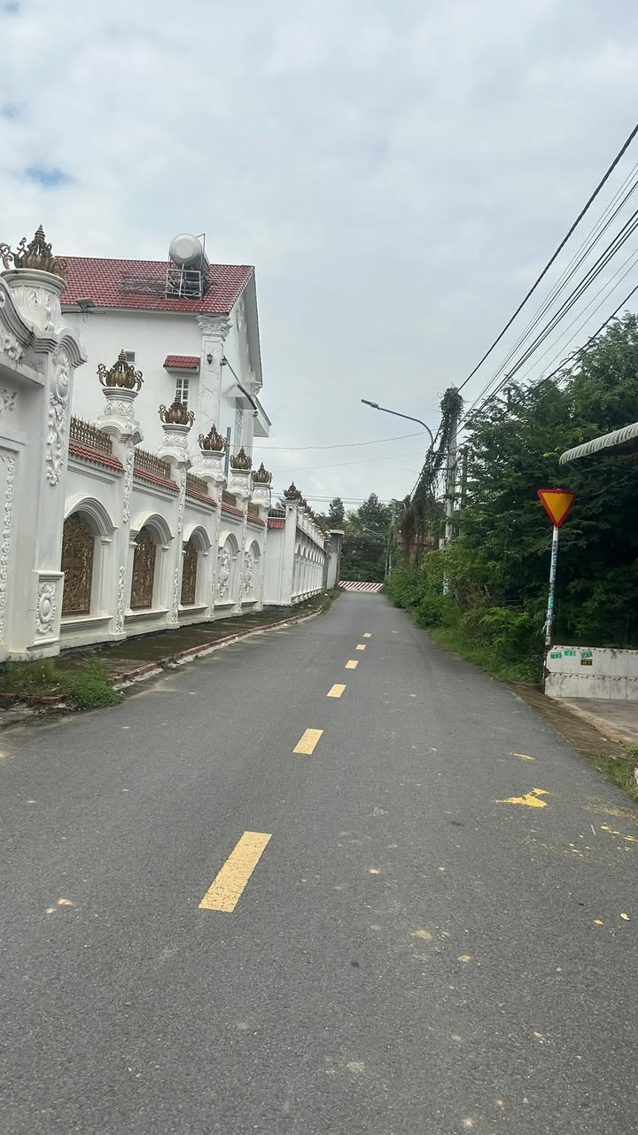 Đất Vàng Lai Uyên 800m² (600m² Thổ Cư) - Sổ Đỏ Sẵn Sàng, Giá 5.2 Tỷ