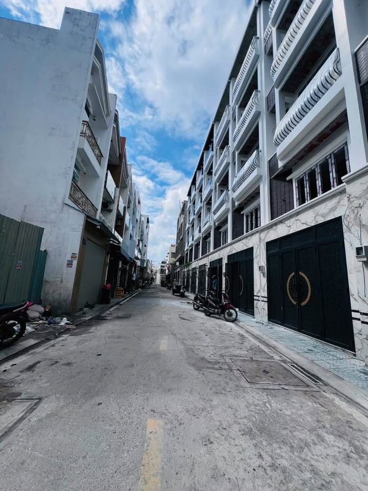 Nhà riêng Bình Tân 84m² - Ô tô vào tận nhà, thang máy!