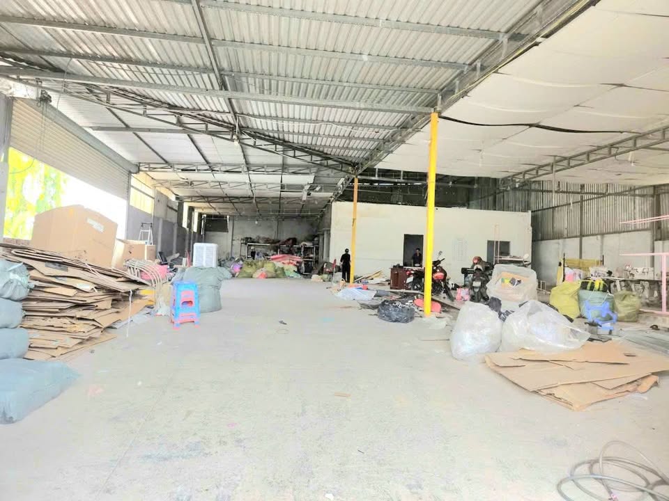 Cho thuê kho xưởng 600m² Dĩ An - Đường xe công, có văn phòng