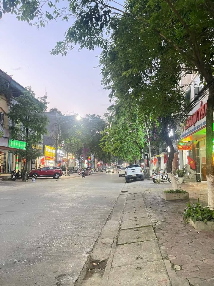 Nhà C4 Mặt Tiền Hàm Nghi, Kinh Doanh Sầm Uất Kim Tân, Lào Cai - 89m²