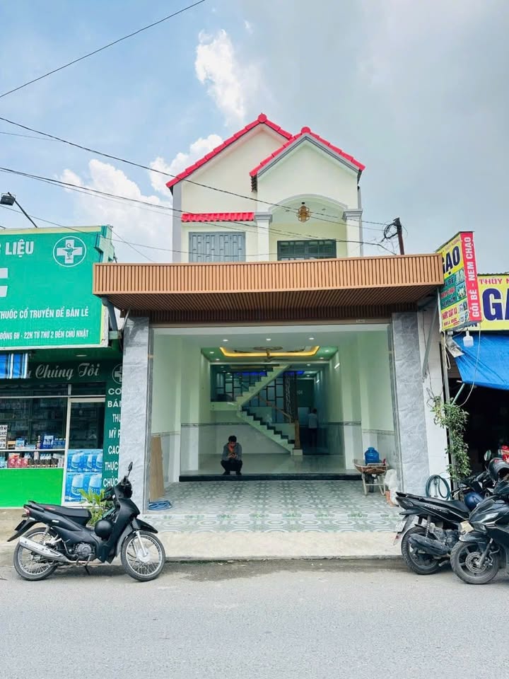 Nhà Mặt Tiền Kinh Doanh VIP Dĩ An 102m² - Sổ Hồng Riêng