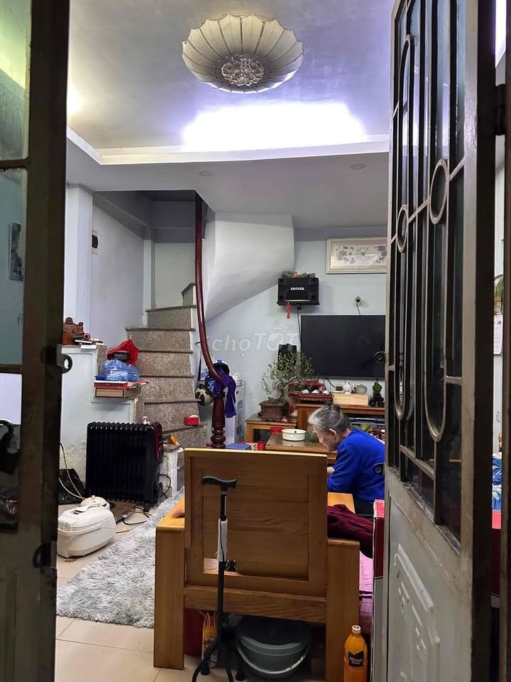 Nhà Riêng Long Biên 30m² - Ô tô đỗ ngõ, chính chủ bán gấp!