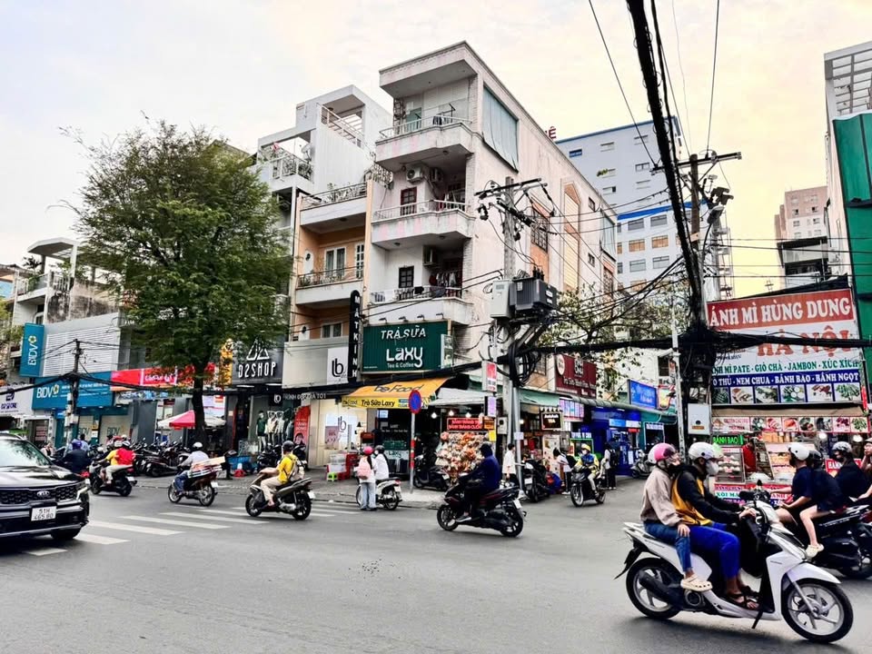 Nhà Mặt Tiền Nguyễn Gia Trí Bình Thạnh - Dòng Tiền Thuê Ổn Định - 79m², 4 Tầng