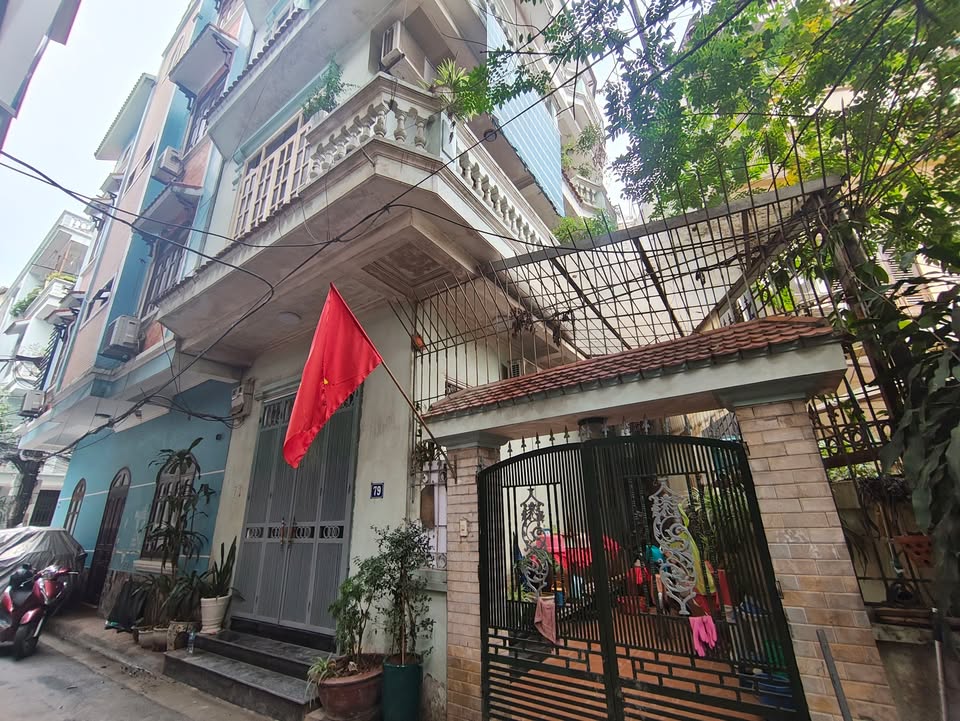 Nhà Trần Cung 70m² 4 Tầng Sẵn Ở, Ô tô Tránh - Giá 18.5 Tỷ