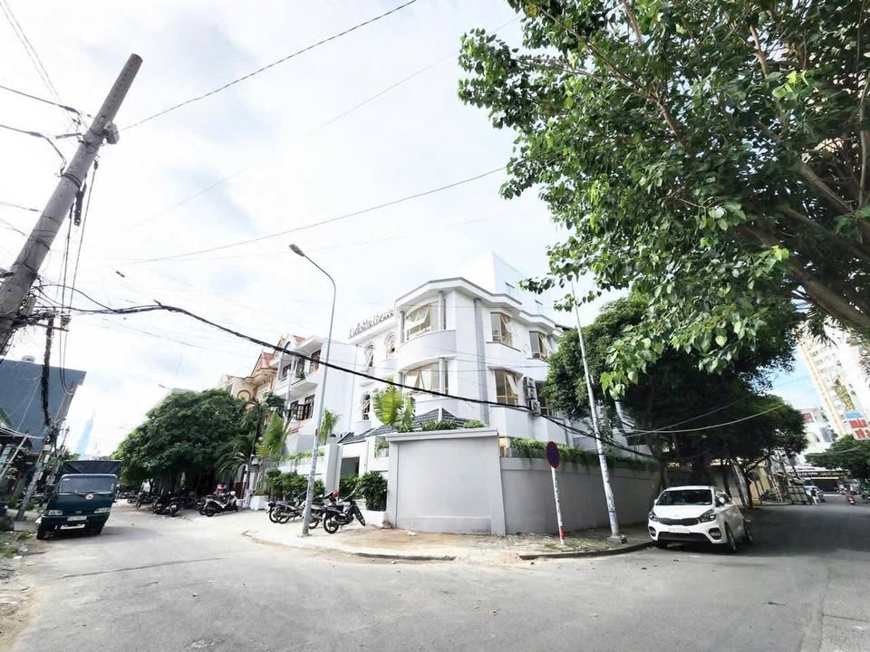 Nhà Mặt Tiền Góc 2 Lối Đi Phan Xích Long, Phú Nhuận - 262.4m²