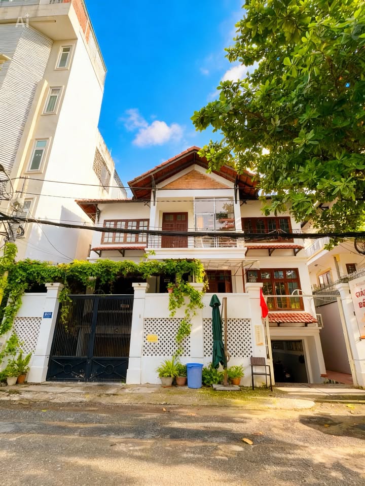 Bán nhà Hoàng Dư Khương Quận 10 270m² - Vị trí đẹp ô tô đỗ cửa