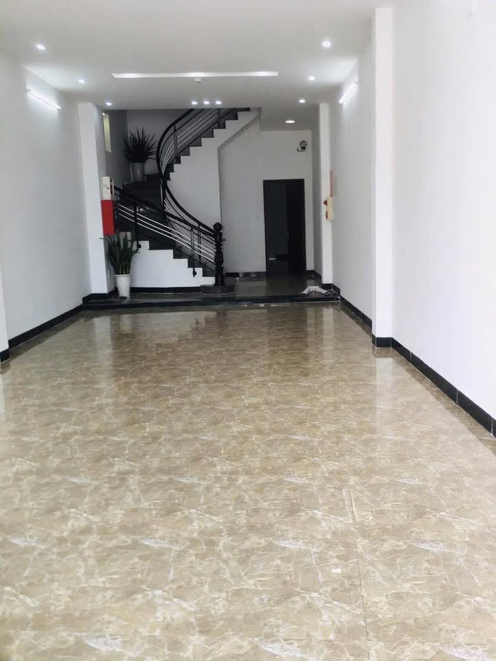 Cho thuê nhà 5 tầng mặt tiền đường 2/9, Hải Châu - 100m², 9PN, Thang máy