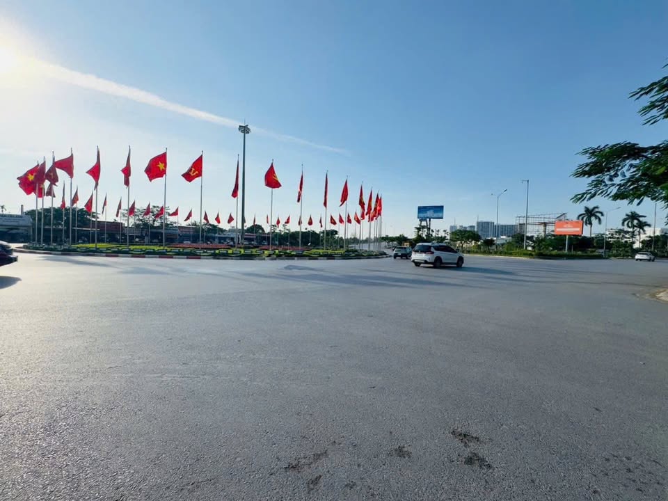 Đất Biệt Thự 200m² Mặt Tiền Phạm Văn Đồng, Hải Phòng - Giá Tốt