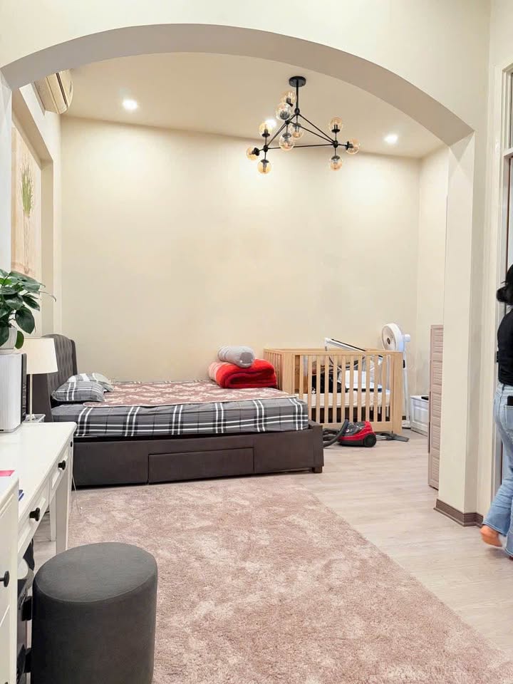 Biệt Thự Mặt Phố Hoàng Mai 100m² - Mặt tiền kinh doanh!