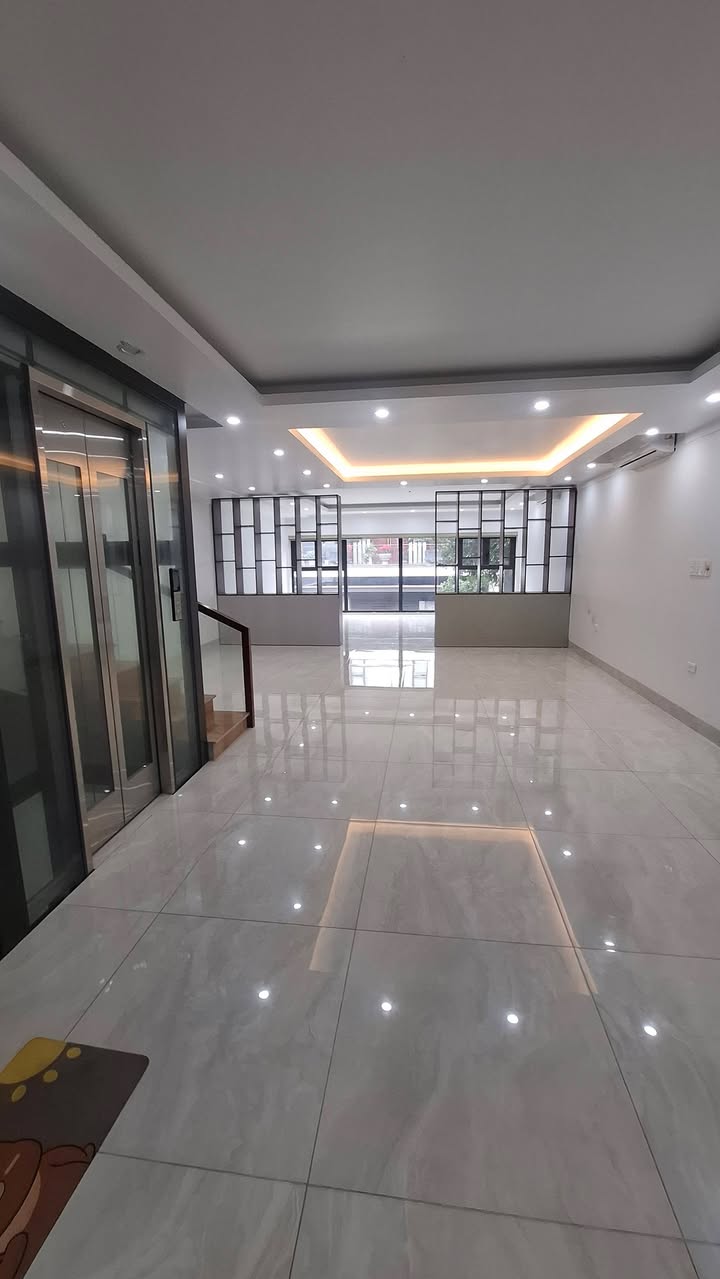 Mặt bằng kinh doanh Trâu Quỳ 180m² - Vị trí đắc địa, kinh doanh ngay!