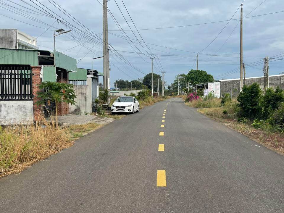 Đất nền Đất Đỏ 110m² - Đường to ô tô, sổ đỏ sẵn!