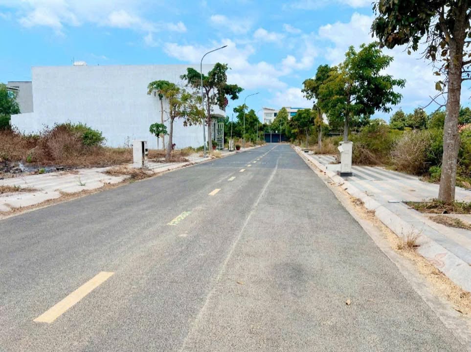 Đất nền Thủ Đức Đường D4 138m² 2.8 tỷ - Sổ hồng sẵn chính chủ