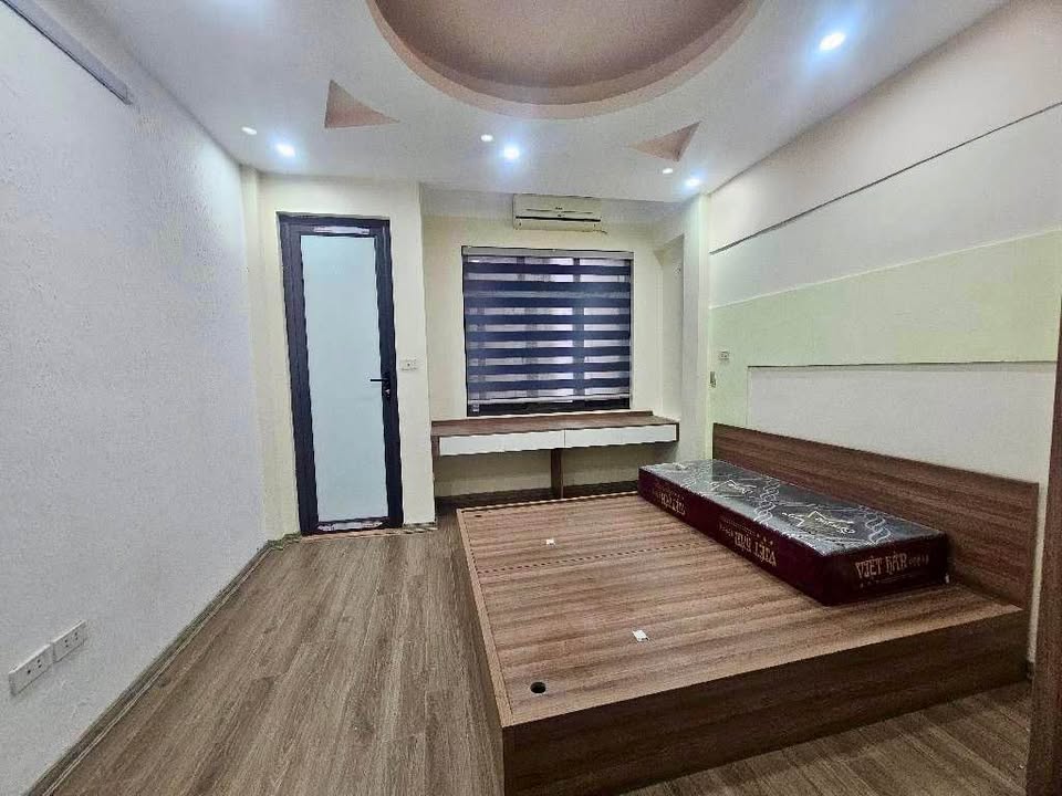 Nhà riêng Quan Nhân, Thanh Xuân 35m² - Nở hậu, ô tô gần!