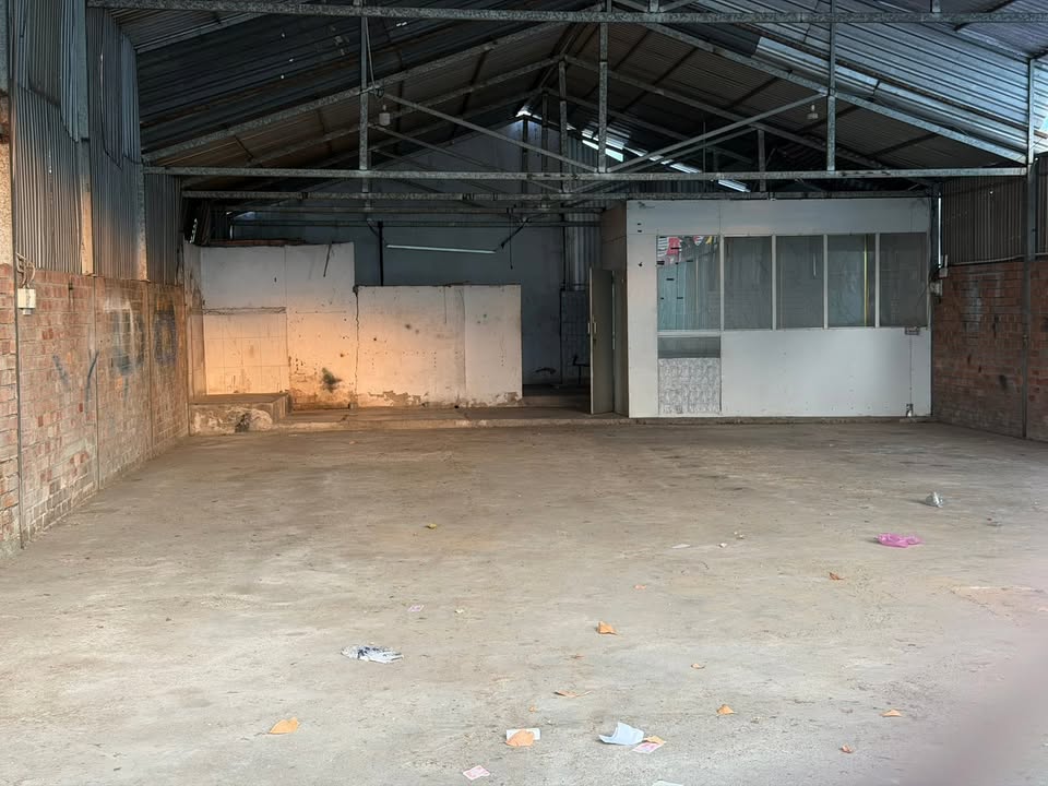 Kho xưởng 238m² Phạm Hùng, Cần Thơ - Container thoải, hoạt động ngay!