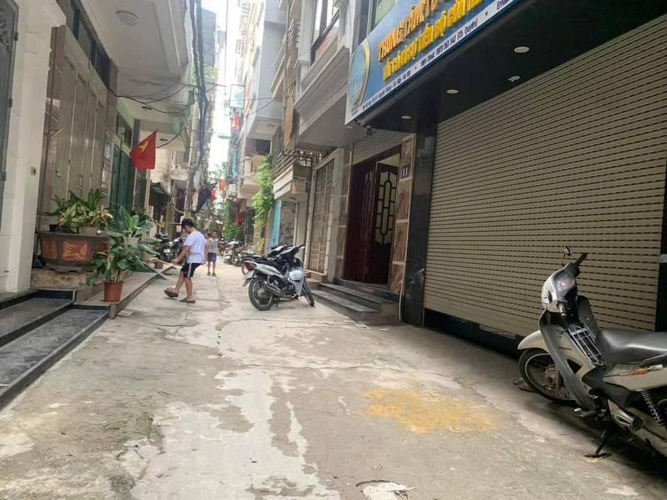 Nhà riêng Ngõ 83 Nguyễn Khang 35m² - Ô tô vào tận nhà, tiện kinh doanh!