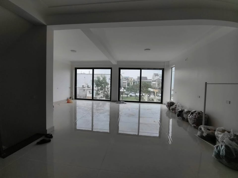 Cho thuê nhà Phường Hưng Phúc 160m² - Vị trí đẹp, mặt tiền 8m!