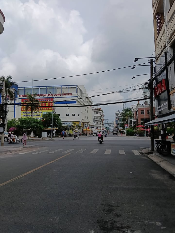 Nhà nguyên căn Lương Văn Cù, Long Xuyên 15 triệu/tháng - Mặt tiền kinh doanh!