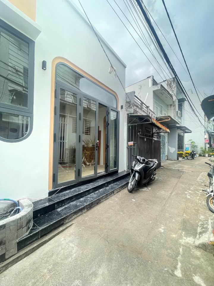 Nhà C4 Hẻm Nguyễn Văn Cừ 40m² - Ô tô vào tận nhà!