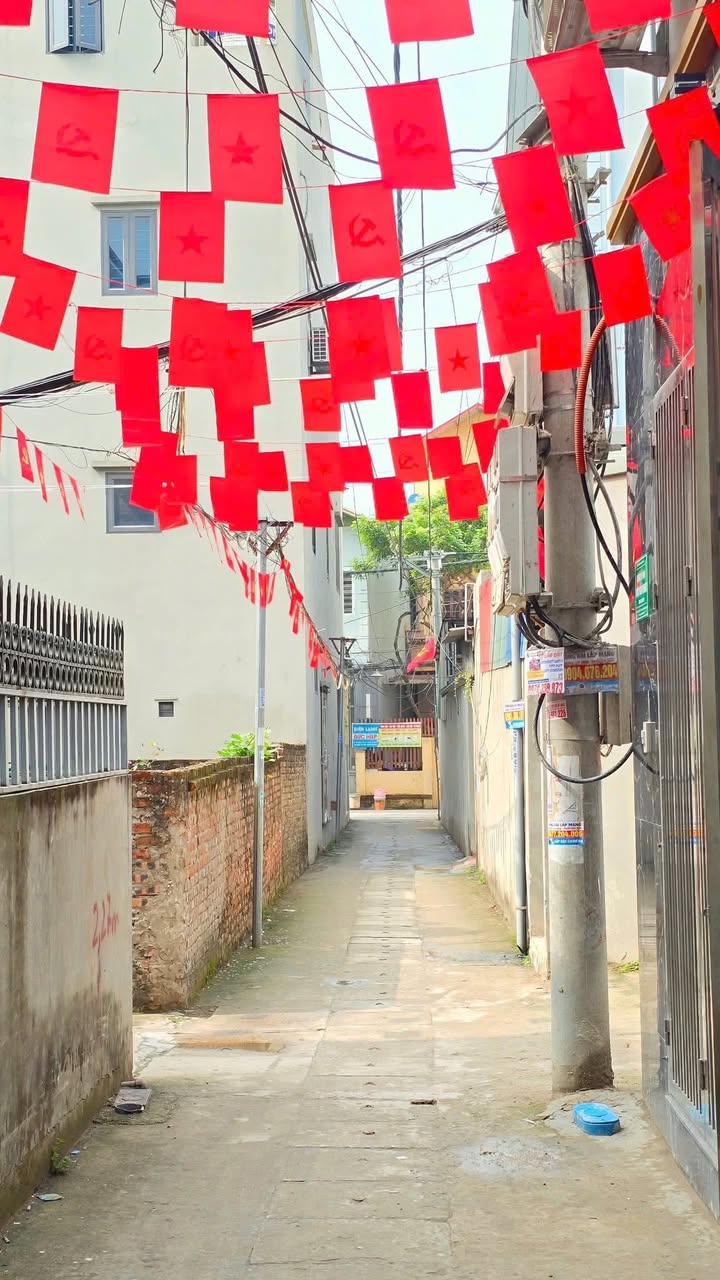 Bán đất tặng nhà Yên Nghĩa 32m² hơn 5 tỷ - Vị trí đẹp sổ đỏ sẵn!