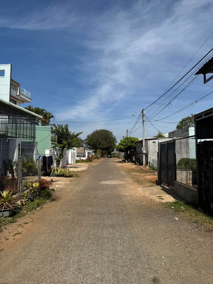 Bán Đất Vàng Nguyễn Bỉnh Khiêm Chư Sê 324m² - Sổ Đỏ Sẵn Sàng