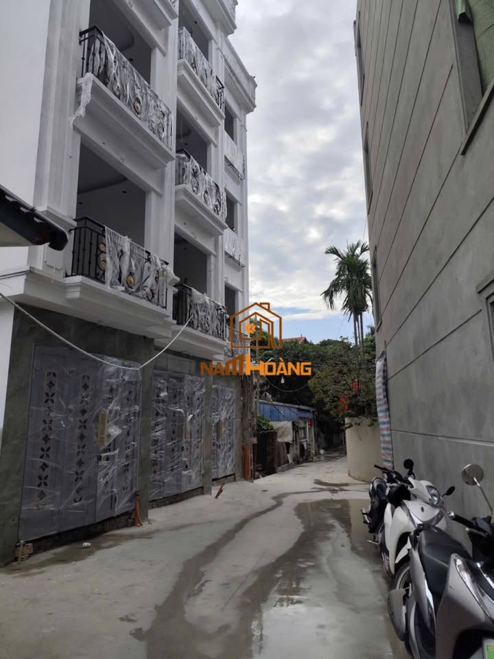 Nhà riêng Tây Hồ 32m² - Sẵn sàng ở ngay, ô tô đỗ gần!