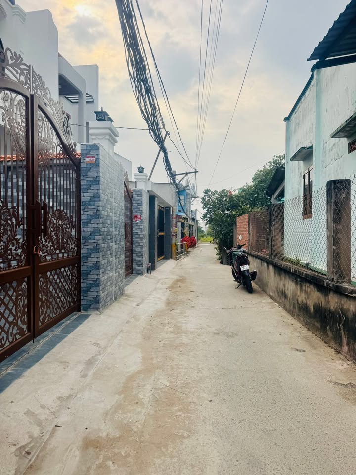 Nhà phố Mỹ Lộc Cần Giuộc 100m² 2.7 tỷ - Sẵn sàng ở ngay!