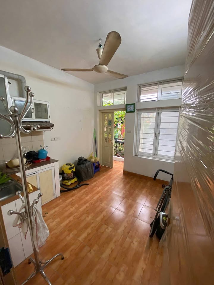 Cho thuê nhà Thụy Khuê 45m² - 8PN cách Hồ Tây 100m giá tốt!