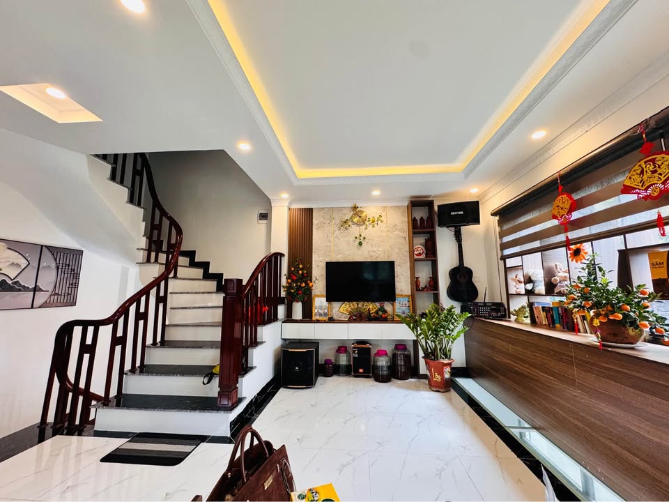 Nhà Lô Góc 6 Tầng, Ô Tô Vào Nhà - Phúc Lợi, Long Biên, 40m²