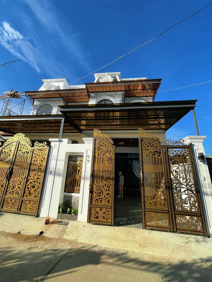 Nhà Tân Cổ Điển 90m² - Hẻm Lý Chính Thắng, Pleiku - 2.25 Tỷ