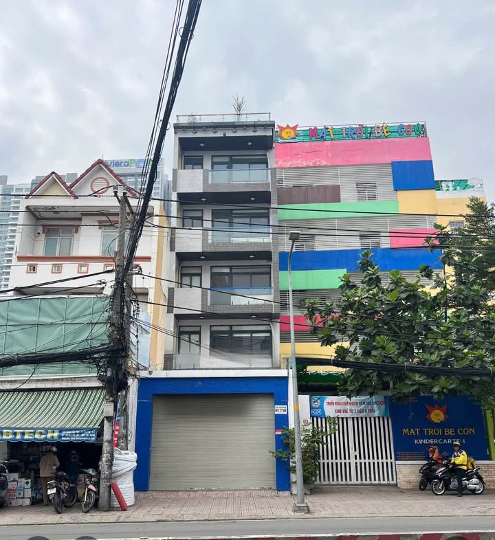 Cho thuê Tòa nhà Mặt tiền Trung tâm Quận 11 - 121m² - 5 Lầu - Thang Máy