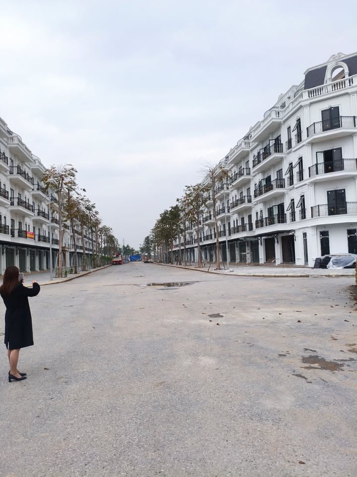 Nhà 4.5 Tầng Đường 27m, Đức Thượng, Hoài Đức - Sổ Đỏ Sẵn Sàng