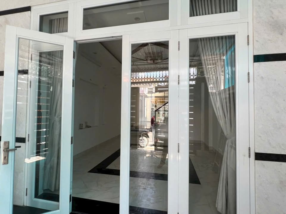 Nhà Nguyên Căn Phường 8 Vũng Tàu 9 triệu/tháng - Vị trí đẹp, sẵn sàng ở!