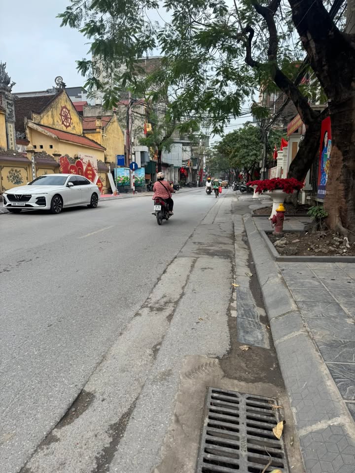 Bán Nhà Phố Ngũ Nhạc 65m² - Thang Máy, Lô Góc, Ô Tô Vào Nhà