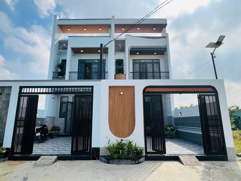 Nhà Phố Giáp Hóc Môn, Tây Ninh 150m² - Thiết Kế Hiện Đại, Giá Tốt!