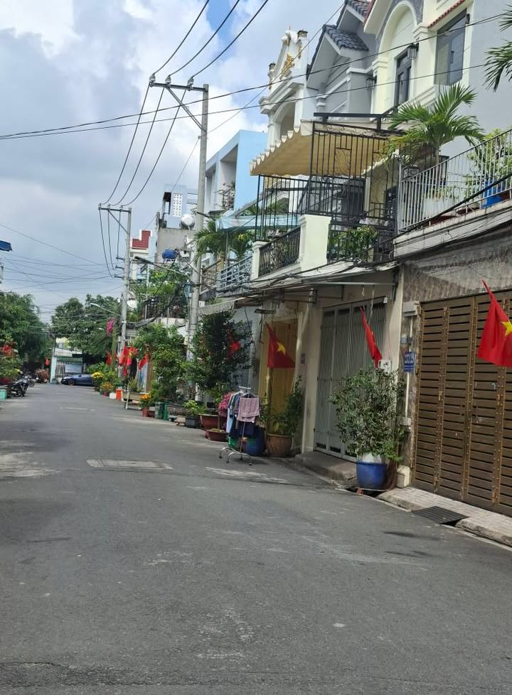 Nhà 97m² Hẻm 10m Thông Lê Trọng Tấn, Bình Tân - 5PN, Sẵn Sàng Ở Ngay!