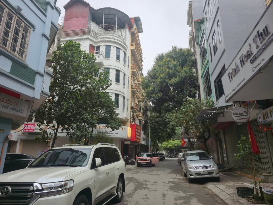 Nhà Mặt Tiền Kinh Doanh 5 Tầng Đẹp - Trung Tâm Đông Anh, 40m²