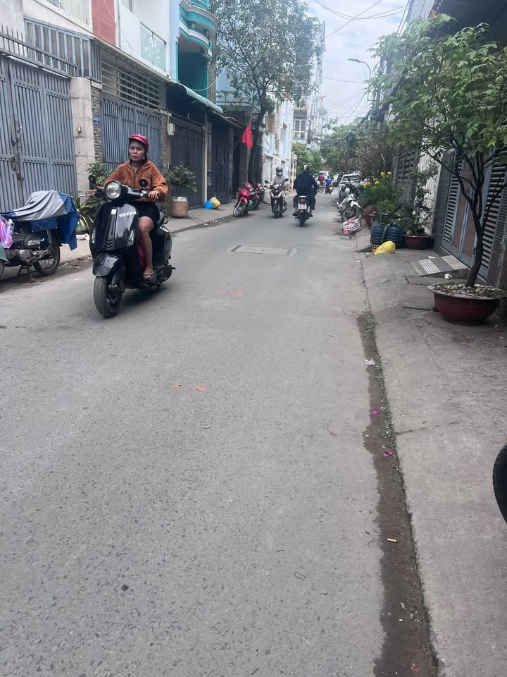 Nhà riêng Gò Vấp 72m² giá 12 triệu - Hẻm xe tải thông!