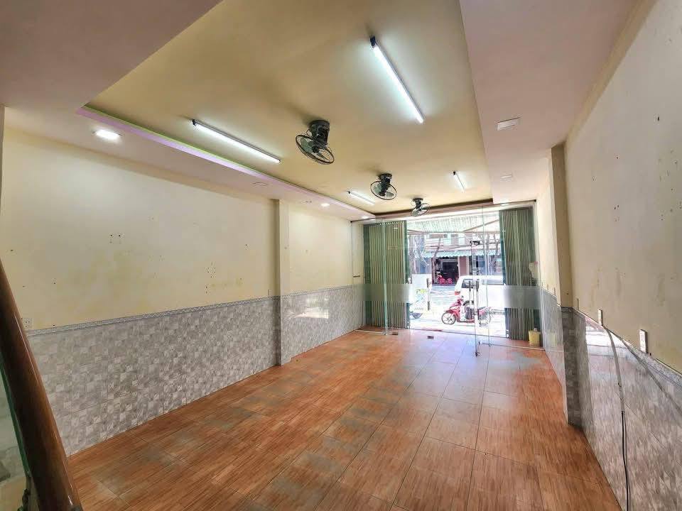 Nhà Mặt Tiền Trần Quang Diệu Đà Nẵng 100m² - 18 Triệu - Mặt Tiền Kinh Doanh!