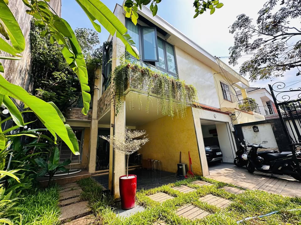 Biệt thự Nơ Trang Long, Bình Thạnh 187m² - Sân golf nội khu, gara ô tô