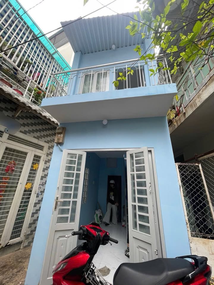 Bán nhà 2 tầng lô góc 25m² gần Chợ Bà Chiểu, Bình Thạnh - 2.2 tỷ
