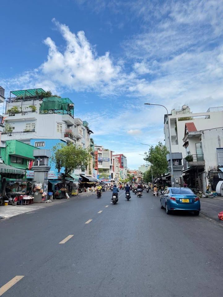 Bán nhà Hoàng Hoa Thám Bình Thạnh 110m² - Ô tô vào tận nhà!