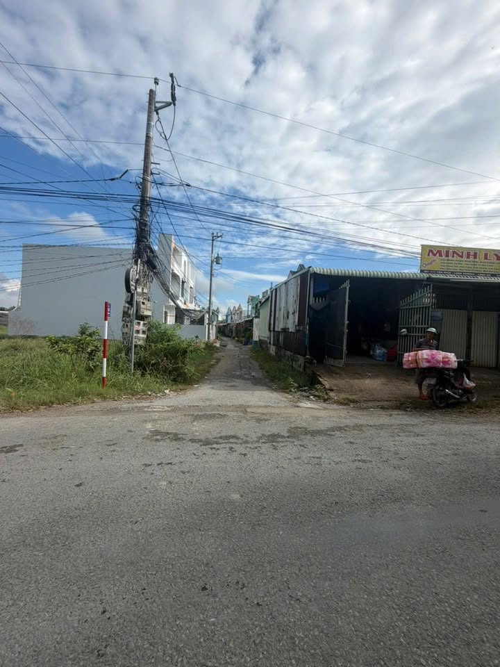 Nhà riêng 75m² Long Thượng, Cần Giuộc - Sổ hồng sẵn, giá chỉ 1.45 tỷ!